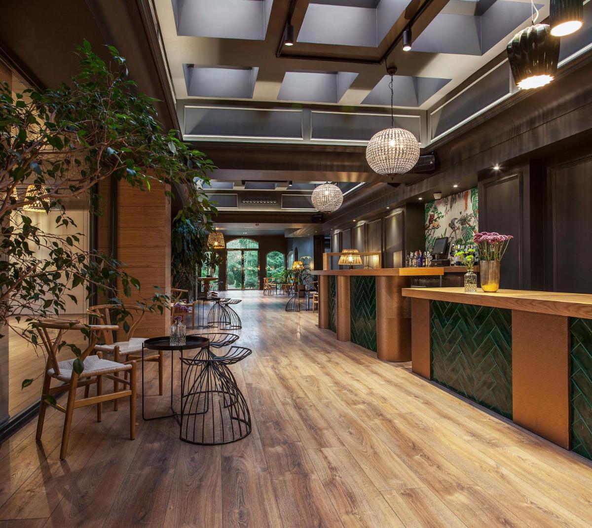 Un restaurante o sitio para comer en Blanco Hotel Spa