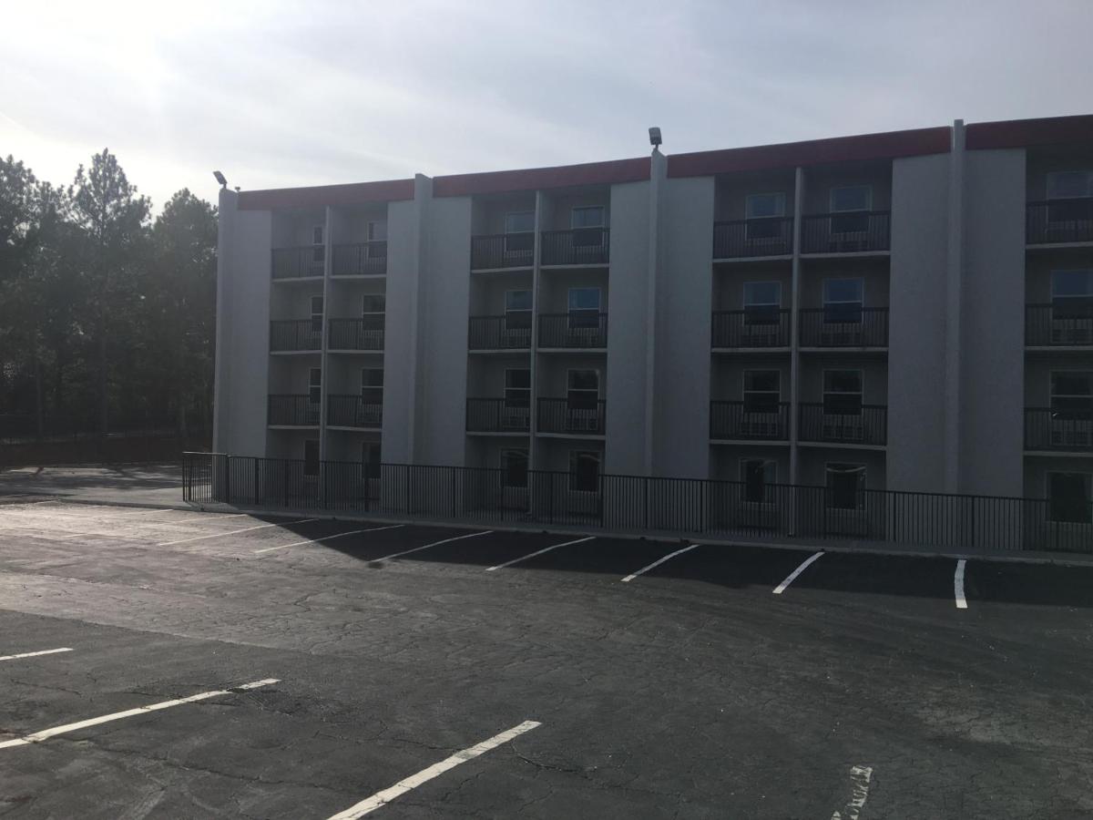 Peachtree Inn & Suites - Housity