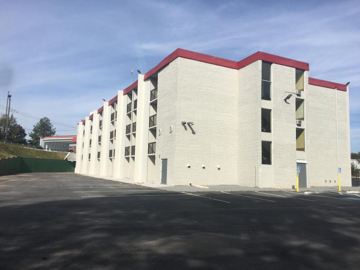Peachtree Inn & Suites - Housity