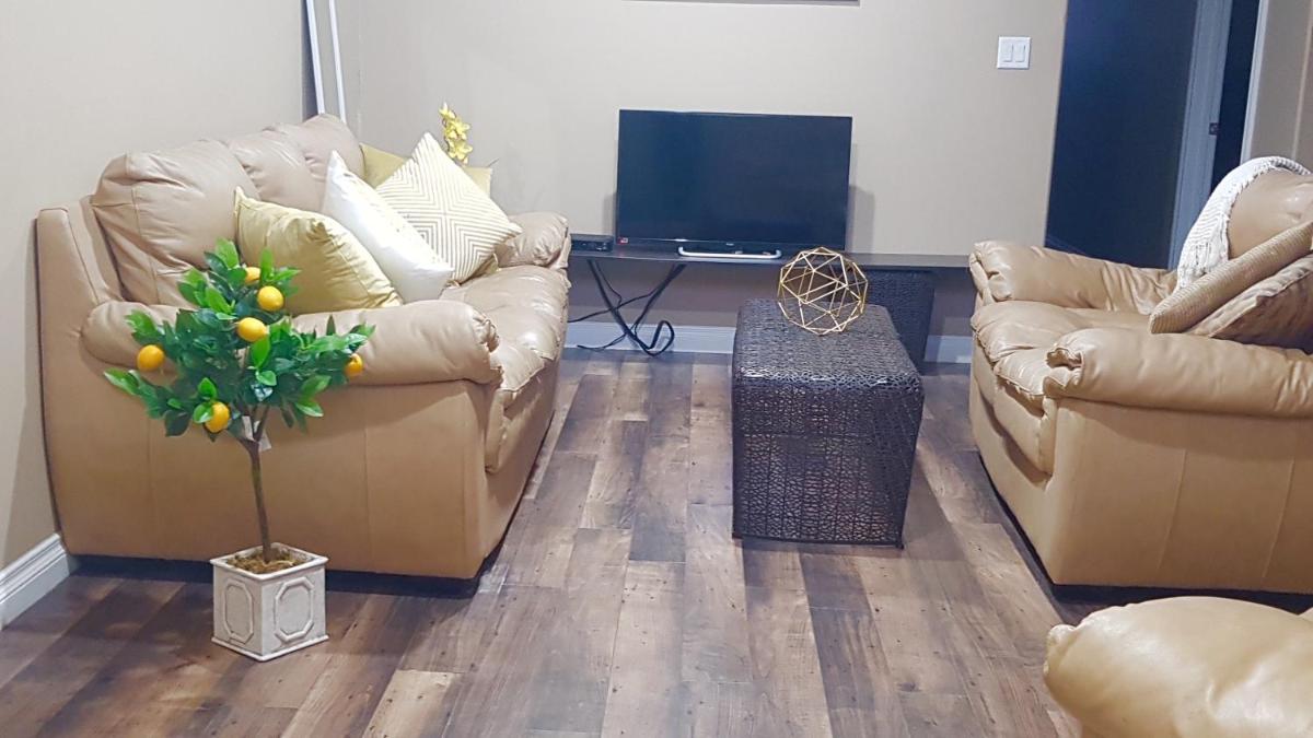 Suitetrails - 3 Beds/ 1 Bath Suite By 2 shopping Centres, Costco, Best Buy