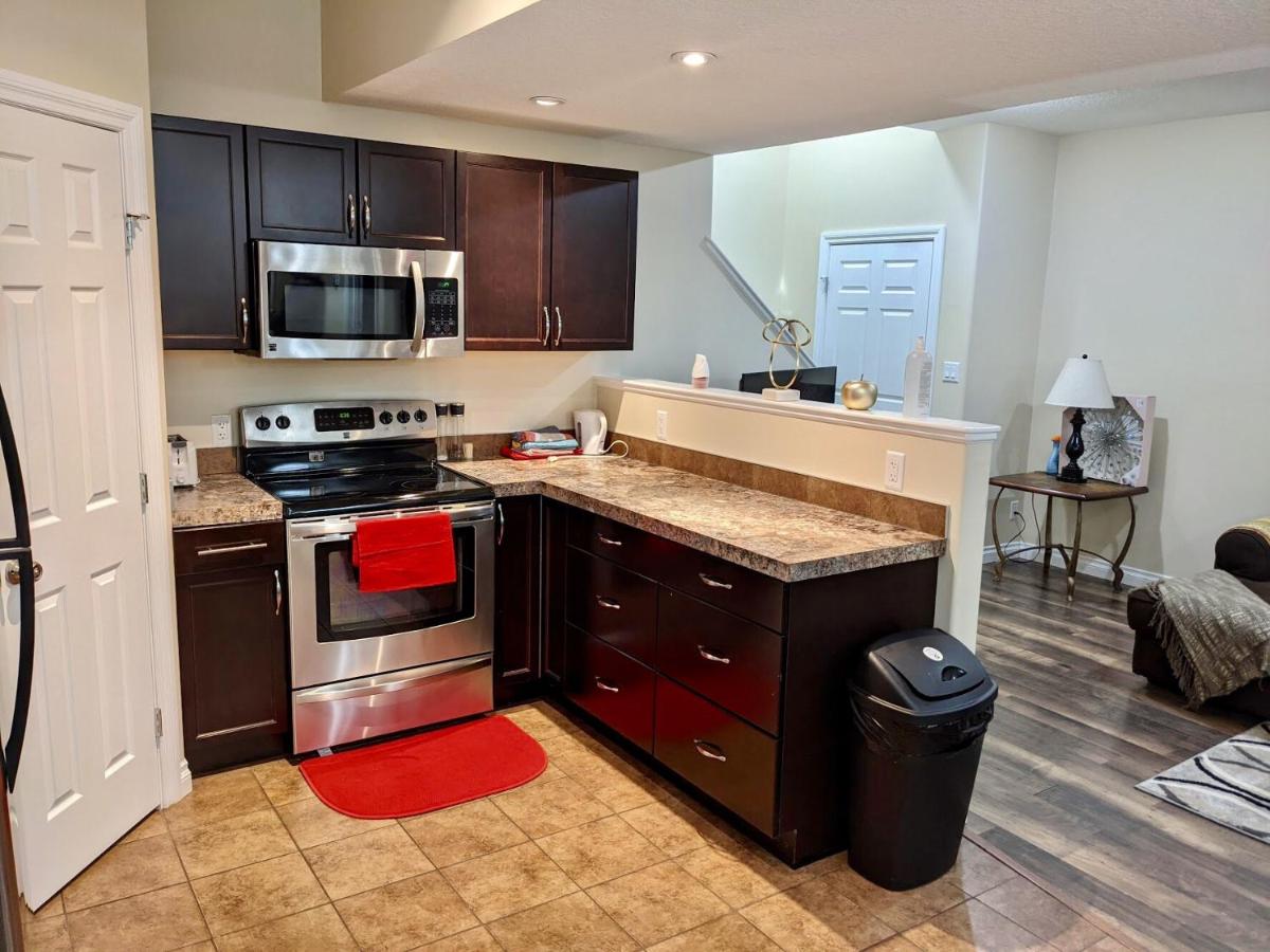 Suitetrails - 3 Beds/ 1 Bath Suite By 2 shopping Centres, Costco, Best Buy