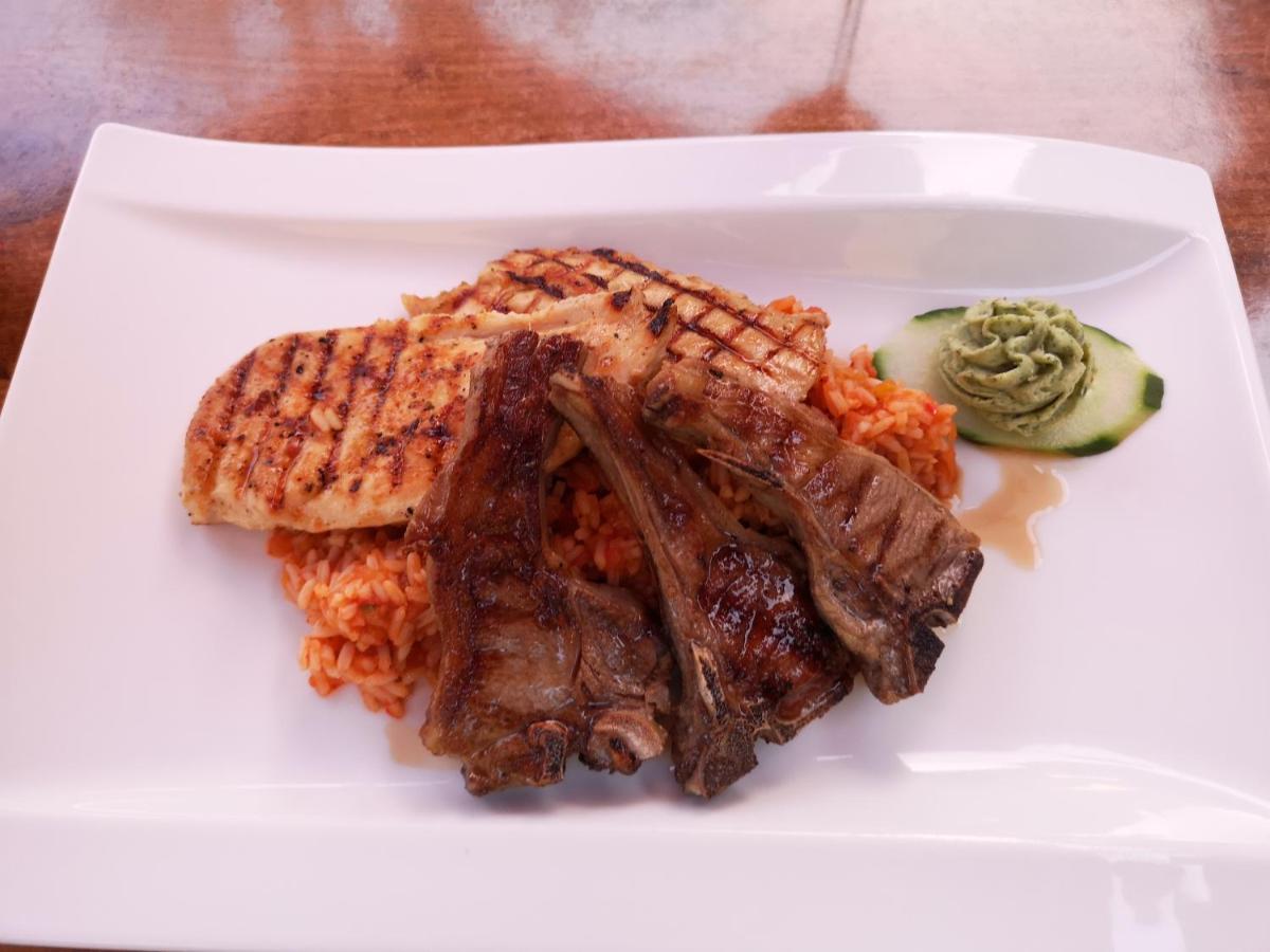 Tuniberg Restaurant Hotel - Hizvo