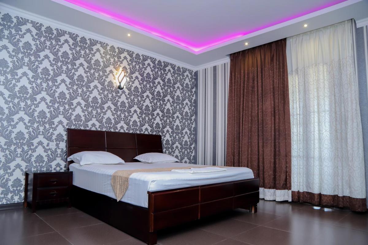 Baden-Baden Hotel - Housity