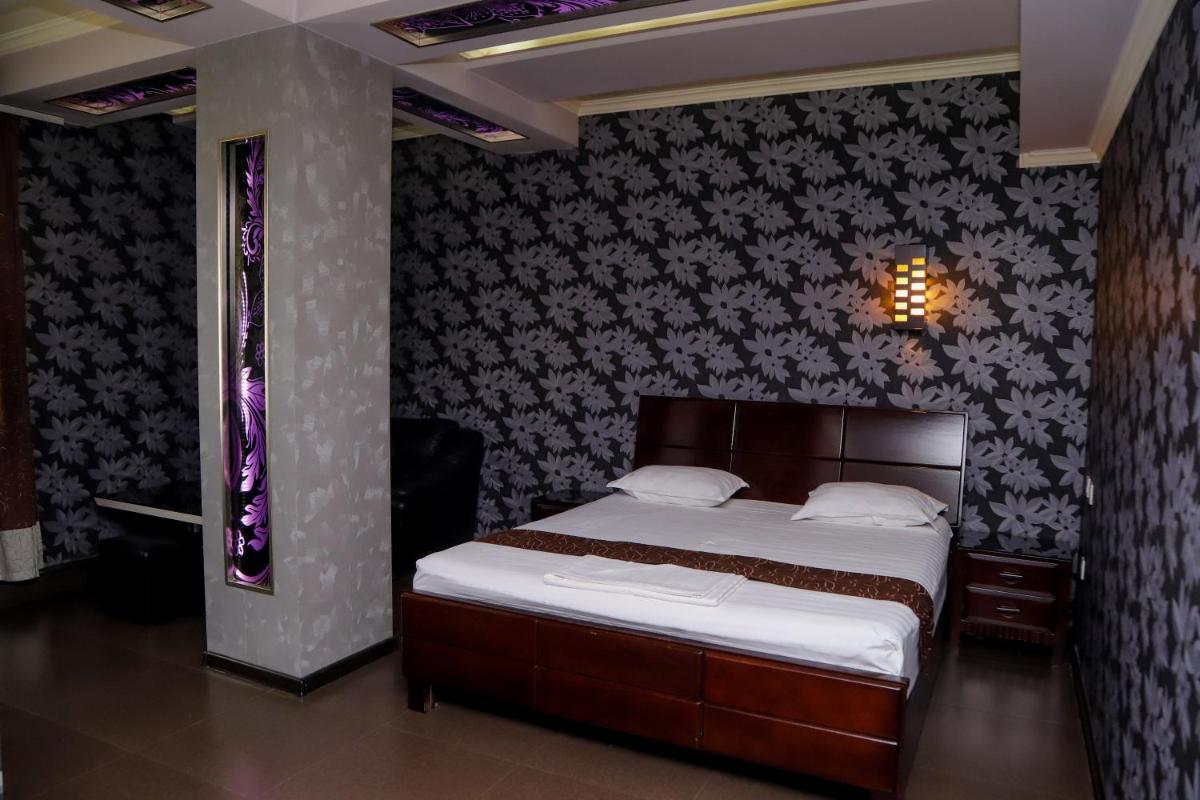 Baden-Baden Hotel - Housity