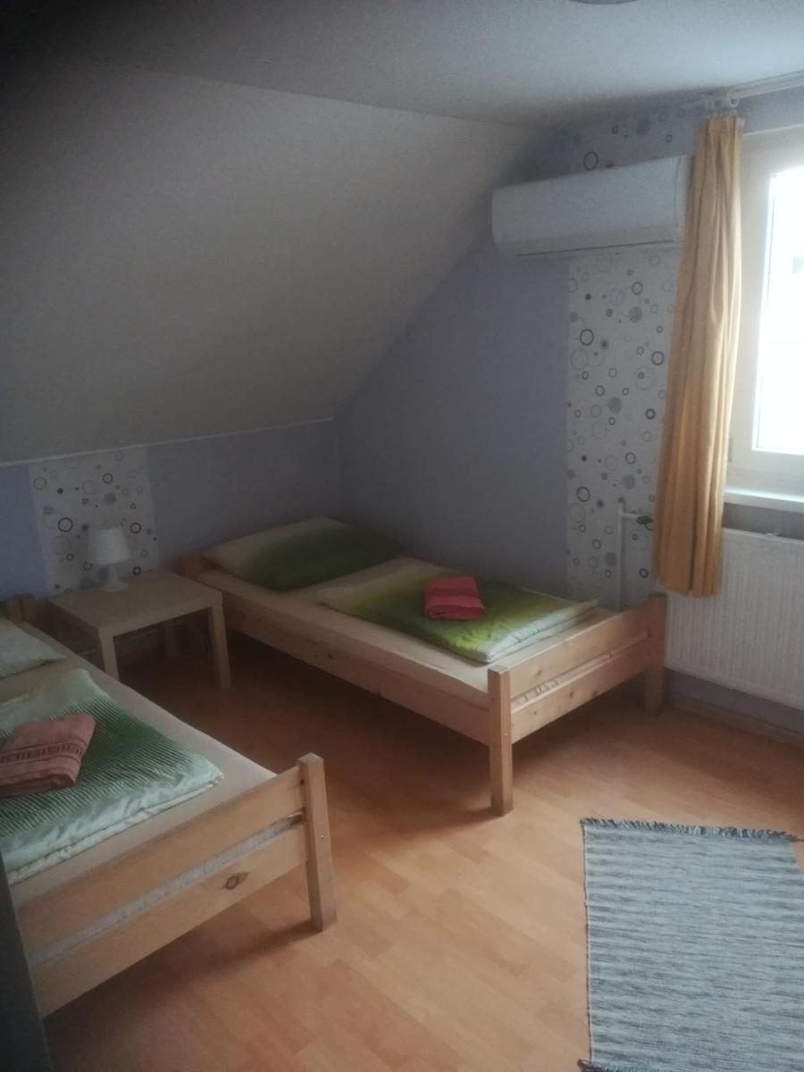Fekete Macska Panzió - Housity