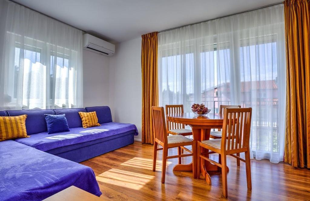 Suitetrails - Apartments Siparis with Pool