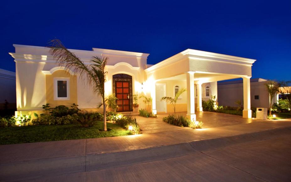 Pueblo Bonito Emerald Luxury Villas & Spa All Inclusive - Housity