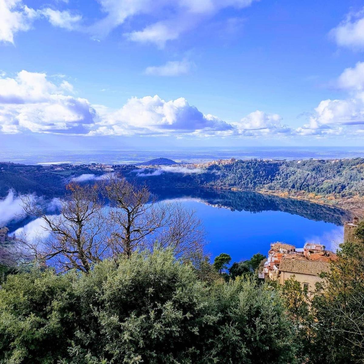 Isola sul lago - Housity