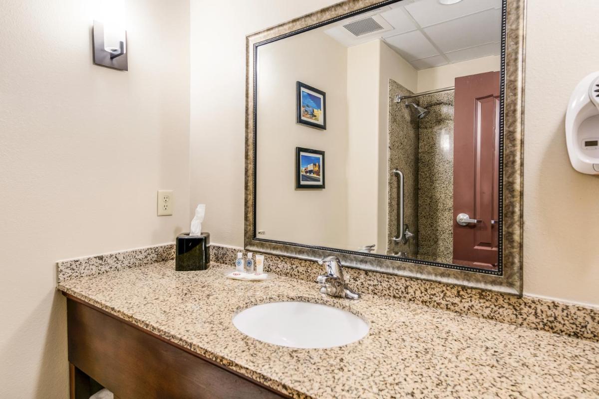Comfort Suites Fort Stockton - Housity