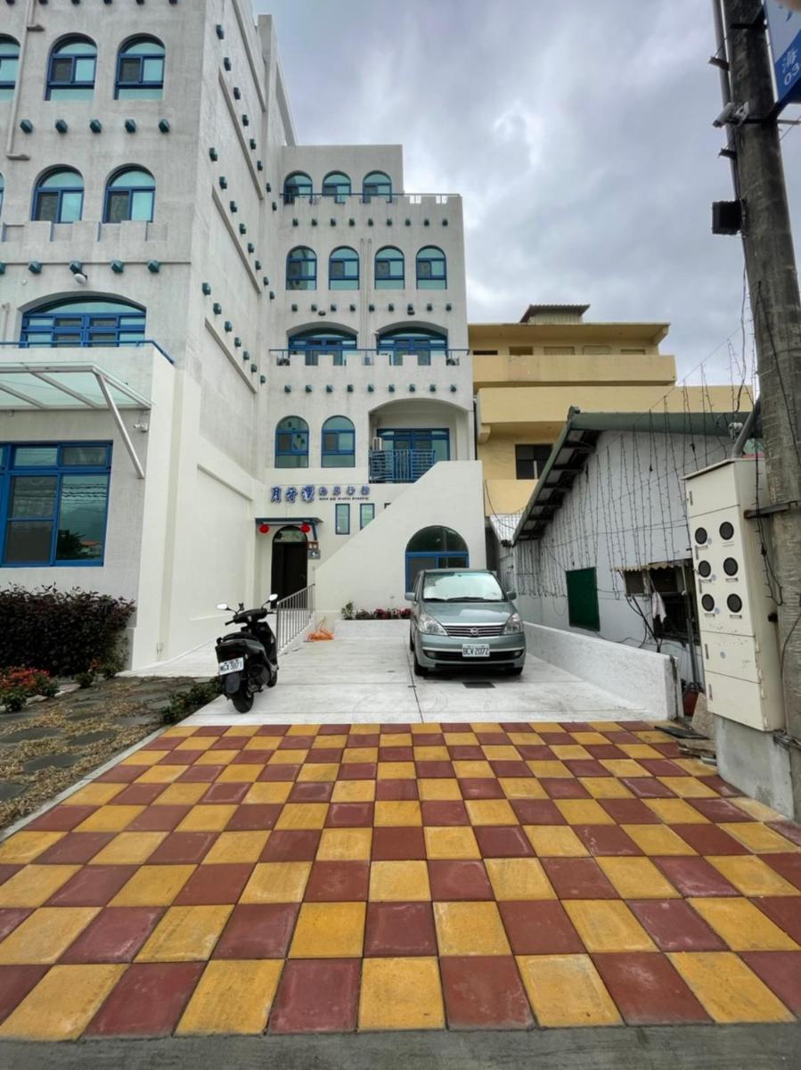 Moon Bay Coastal Hotel - Housity