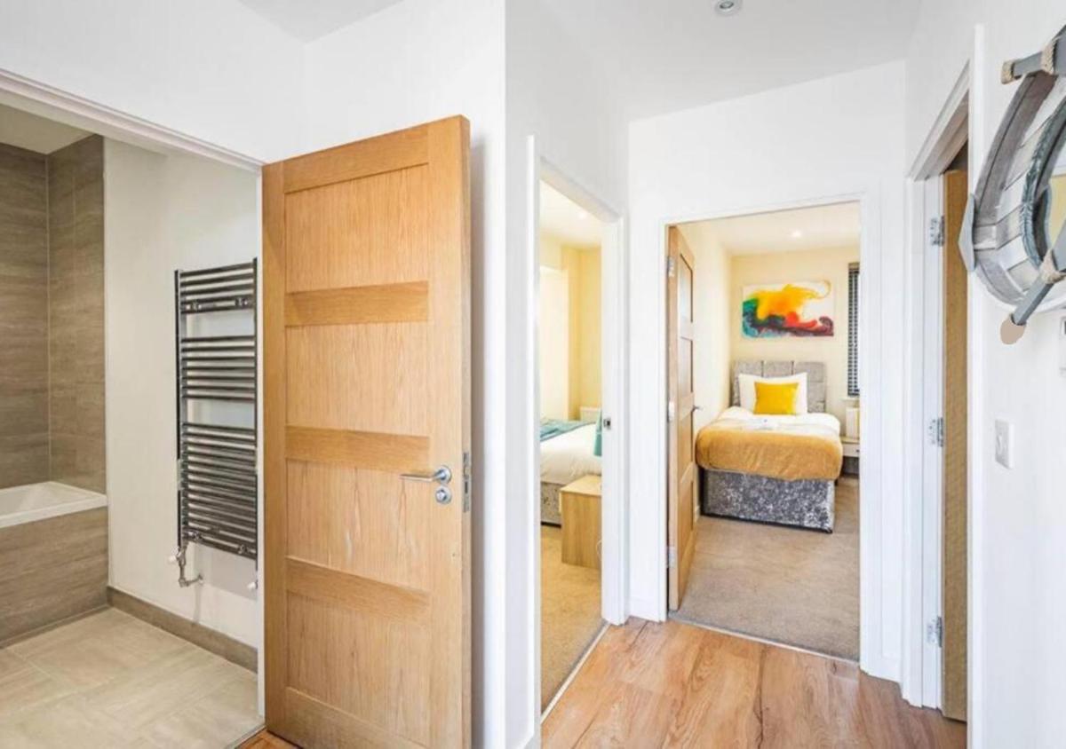 Unwind In This Prestigious Central with balcony Apartment! - Housity
