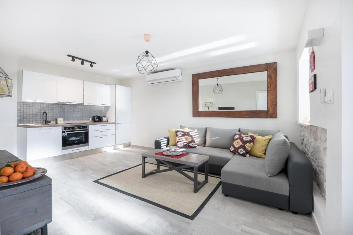 Polly Apartments with swimming pool - Housity