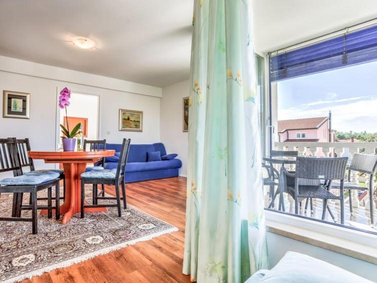 Suitetrails - Apartments Siparis with Pool