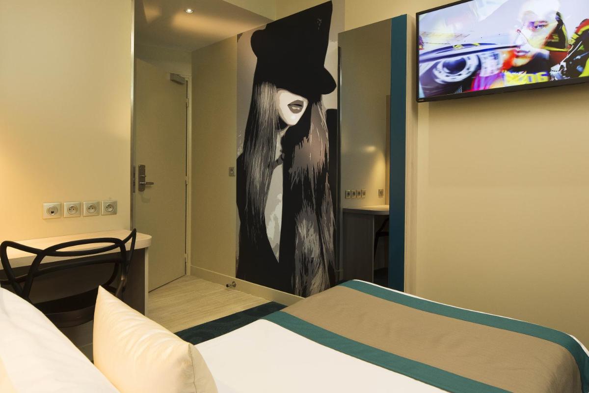 Télévision ou salle de divertissement dans l'établissement Hôtel Brésil Opéra SPA