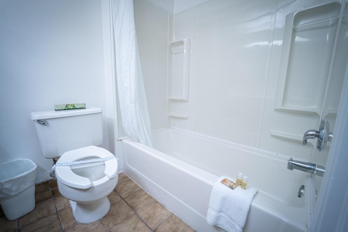Dockside Inn & Resort - Housity