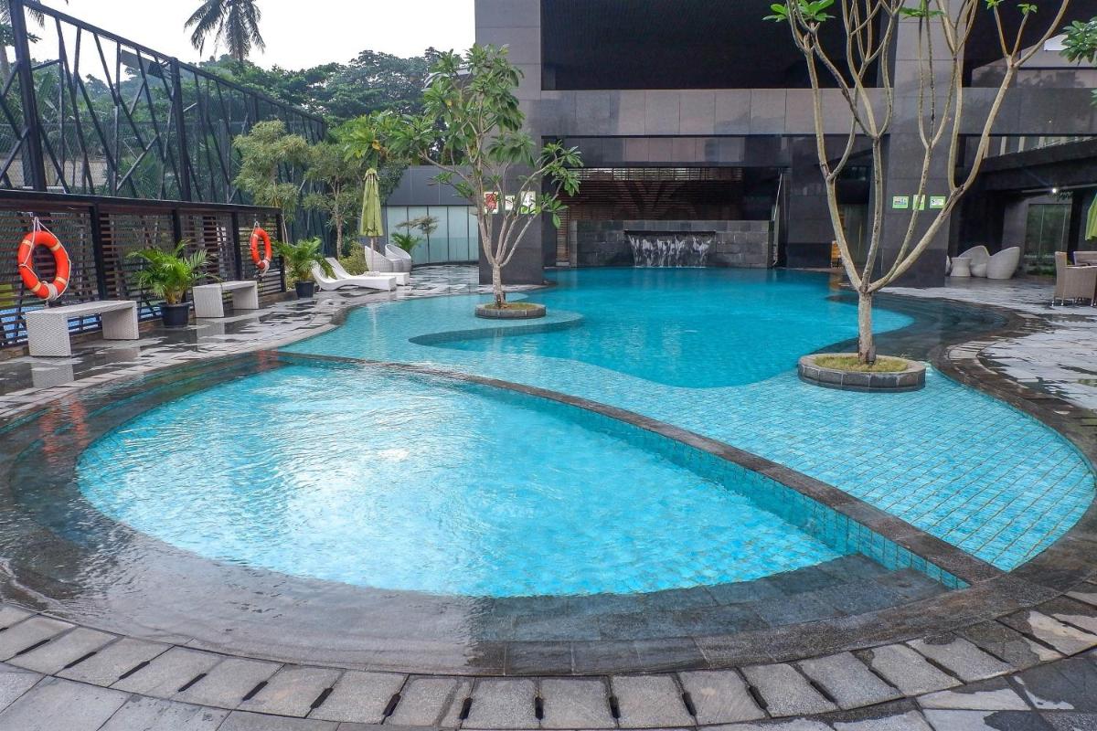 Luxury Design 1BR L'Avenue Apartment near Pancoran By Travelio - Housity