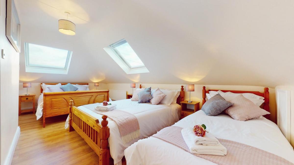 Ross Beach Family Farmhouse B&B - Housity