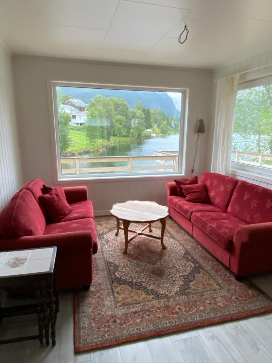 House on the lake - Housity