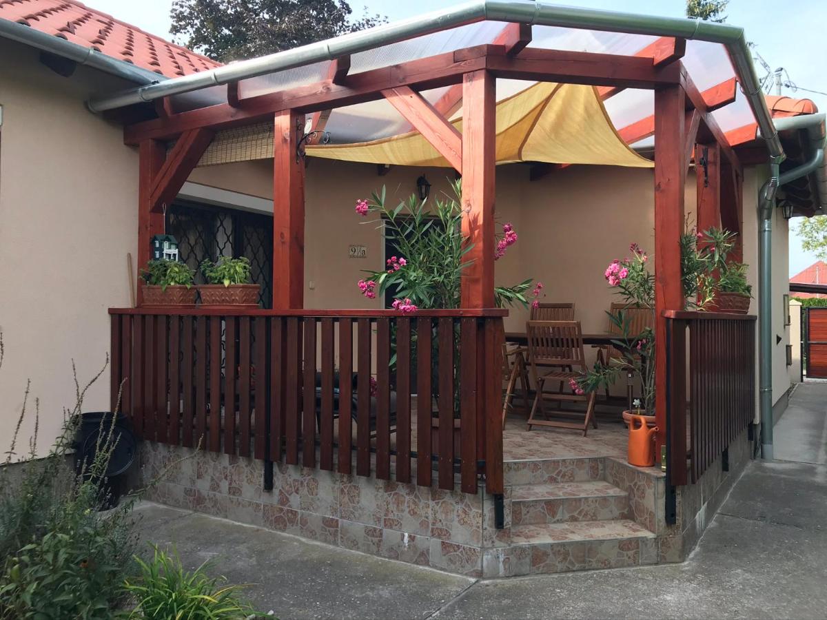 Lily House - Housity