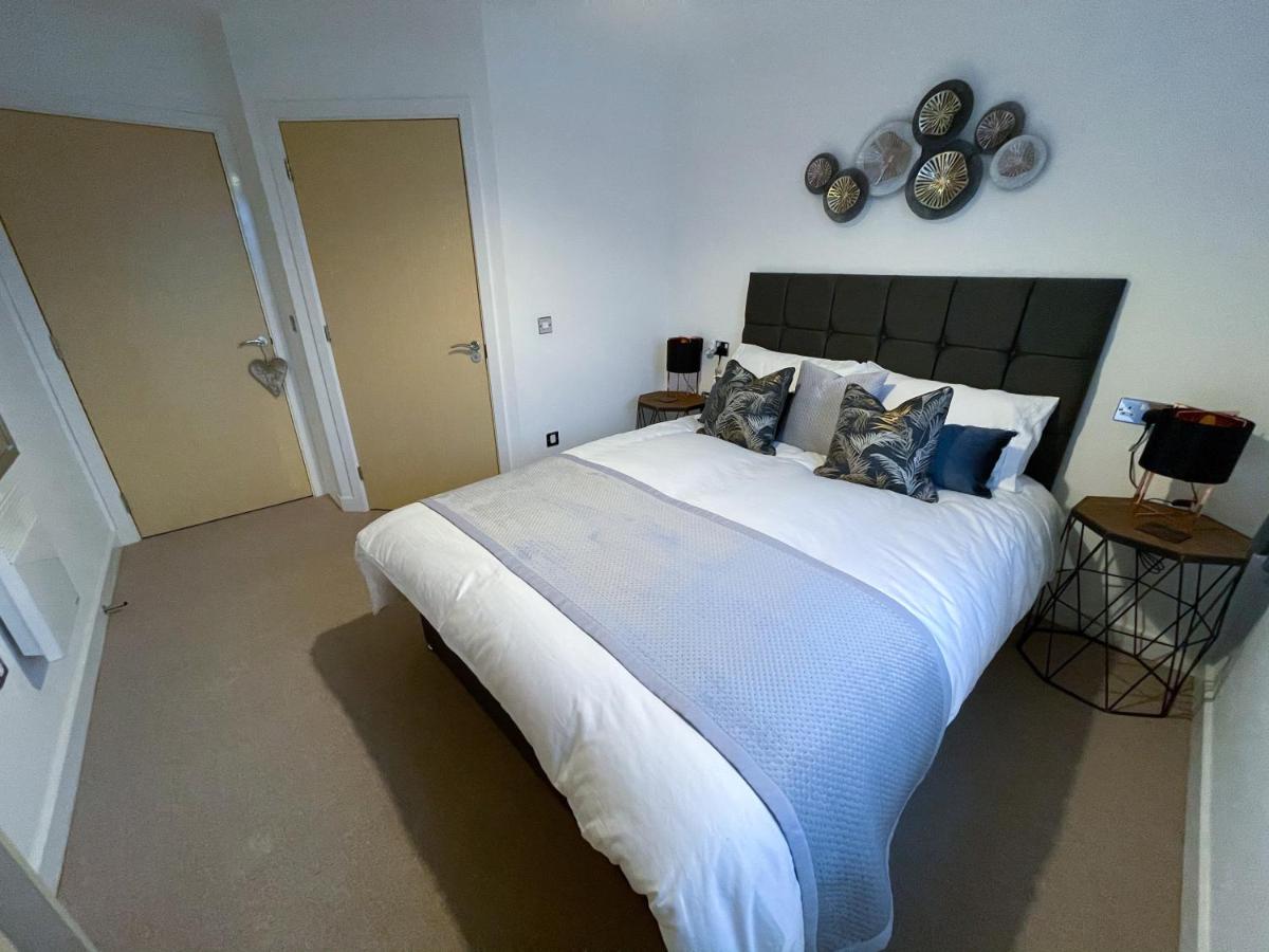 Station Side Penthouse - Housity