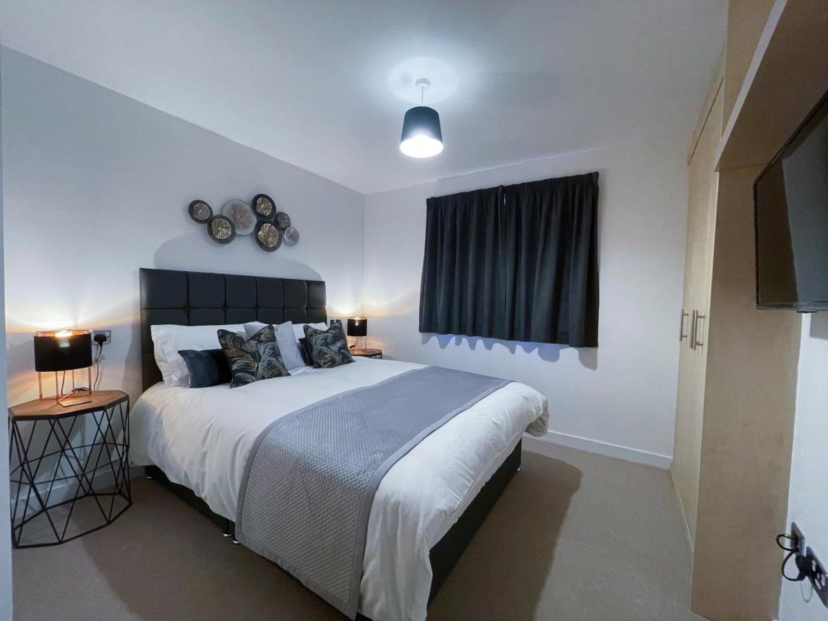 Station Side Penthouse - Housity