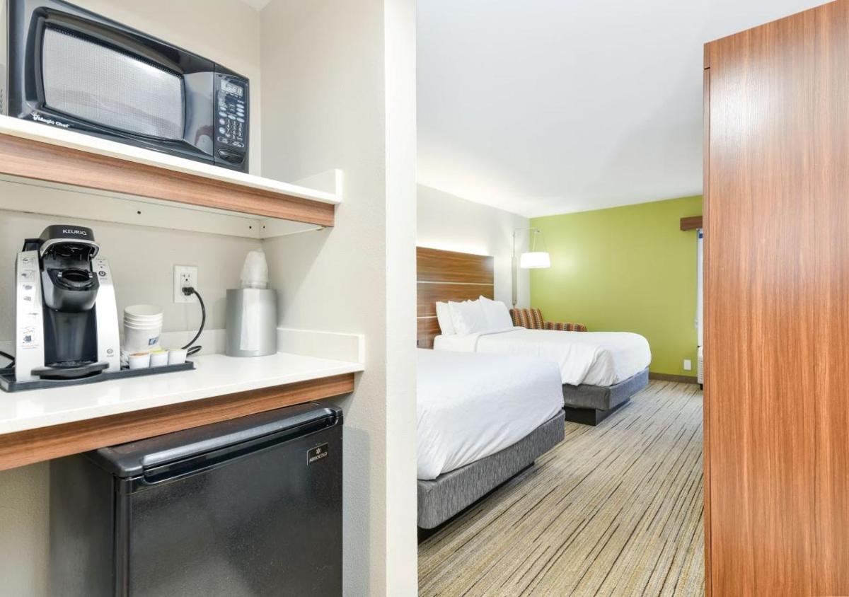 Holiday Inn Express Hotel & Suites Pigeon Forge, an IHG Hotel - Housity