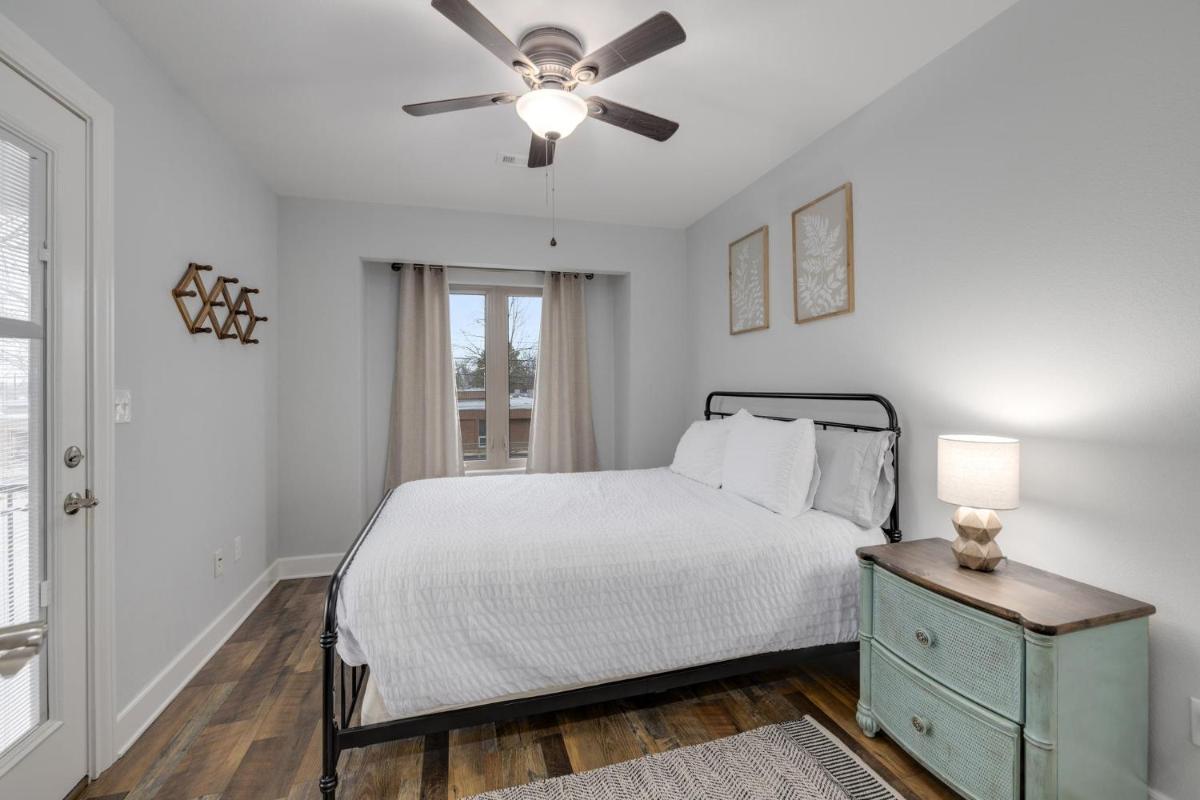 The Country Cottage - Half Mile from Railyard Bike Park - Housity