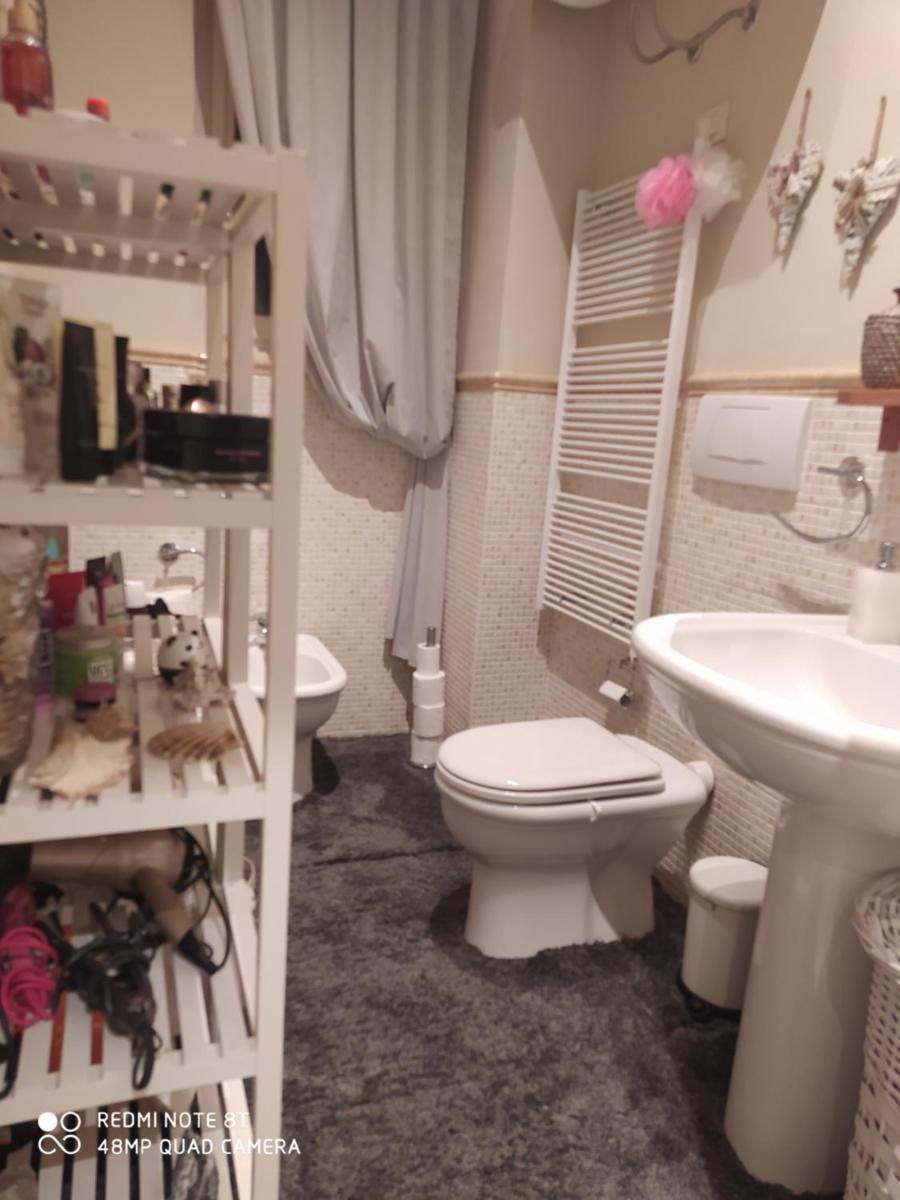 room in private apartment - Housity