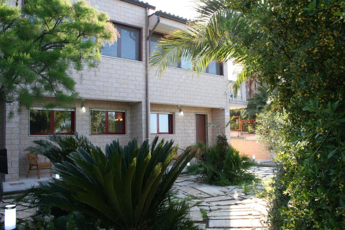 Le Sirene Bed and Breakfast - Housity