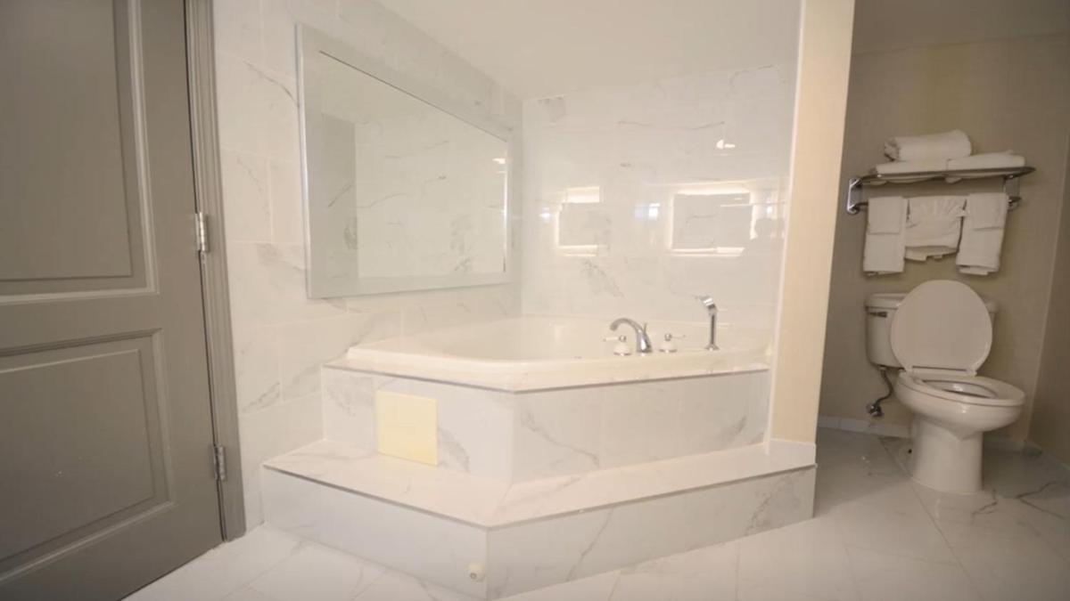 Holiday Inn Hazlet, an IHG Hotel - Housity