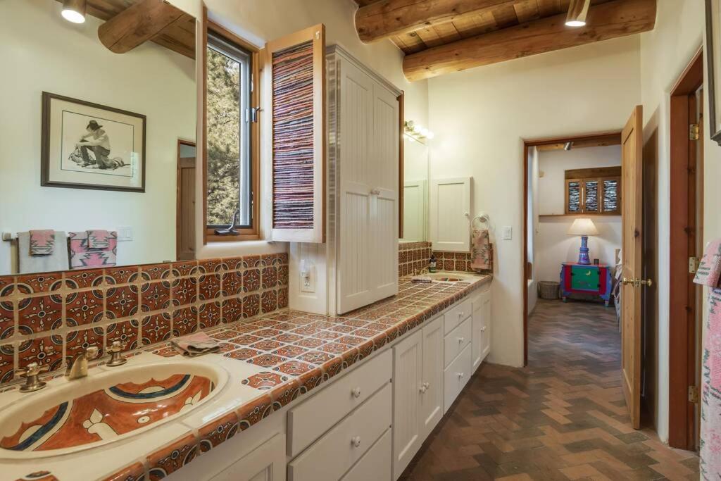 Foothills Retreat- Patios, Rooftop Deck, Quiet, 2BR - Housity