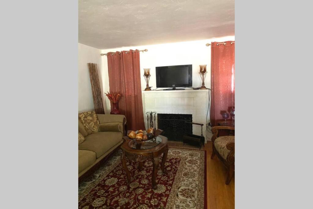 Beautiful house in the heart of Fair Oaks - Housity