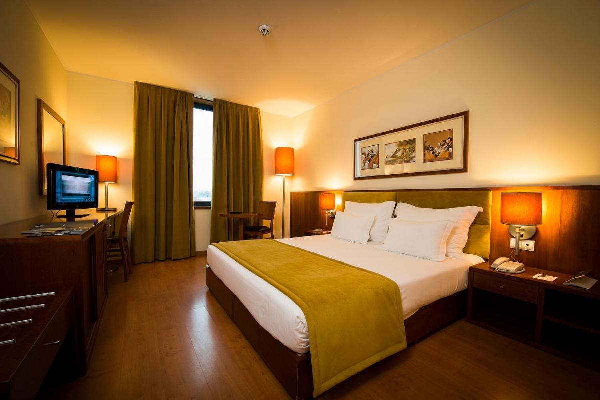 Uma cama ou camas num quarto em Vila Gale Opera