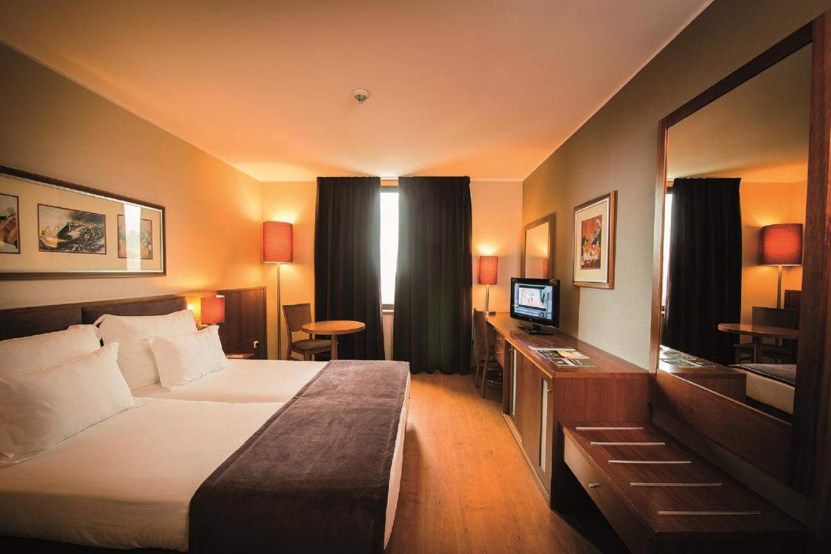 Uma cama ou camas num quarto em Vila Gale Opera