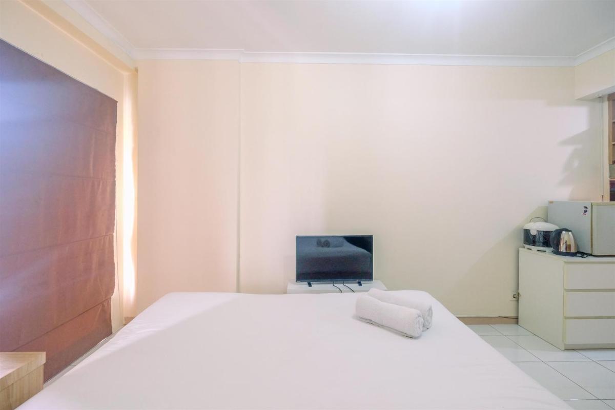 Strategic Place with Cozy Place Apartment @ Studio Signature Park Tebet By Travelio - Hizvo