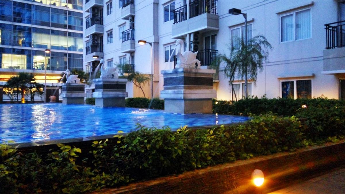 Strategic Place with Cozy Place Apartment @ Studio Signature Park Tebet By Travelio - Hizvo