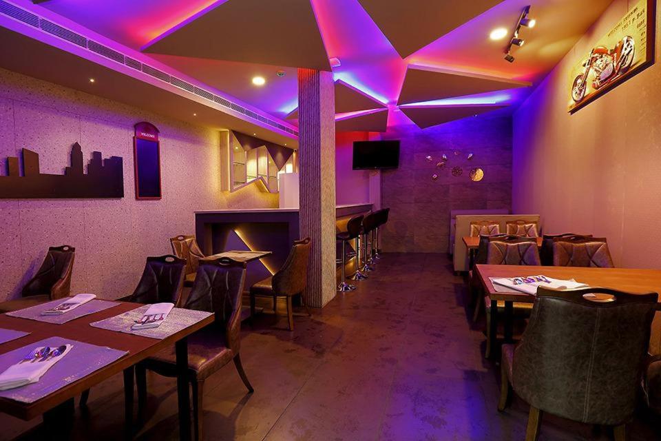 Hotel New York Square - Housity