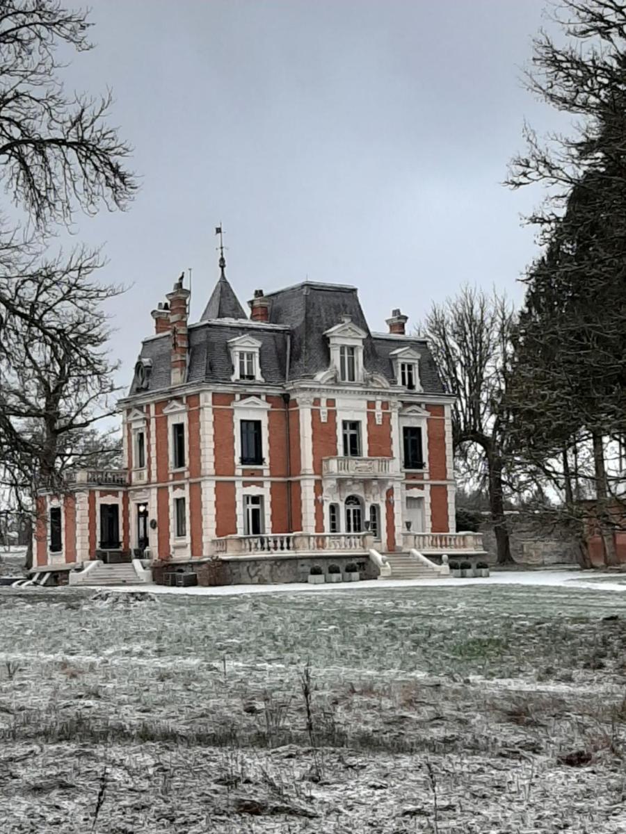 Chateau Sourliavoux, appartement en chambres d'hôtes - Housity