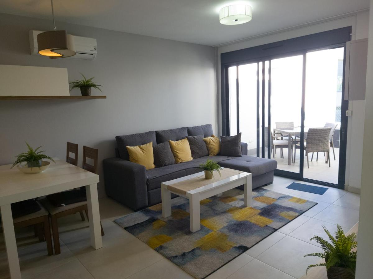 Oasis Beach 8 Top floor apartment in Torrevieja Punta Prima - Hizvo