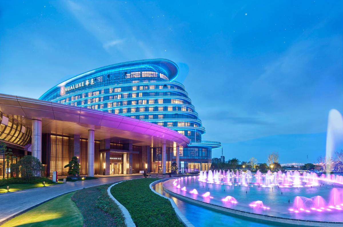HUALUXE Nanjing Yangtze River, an IHG Hotel - Housity