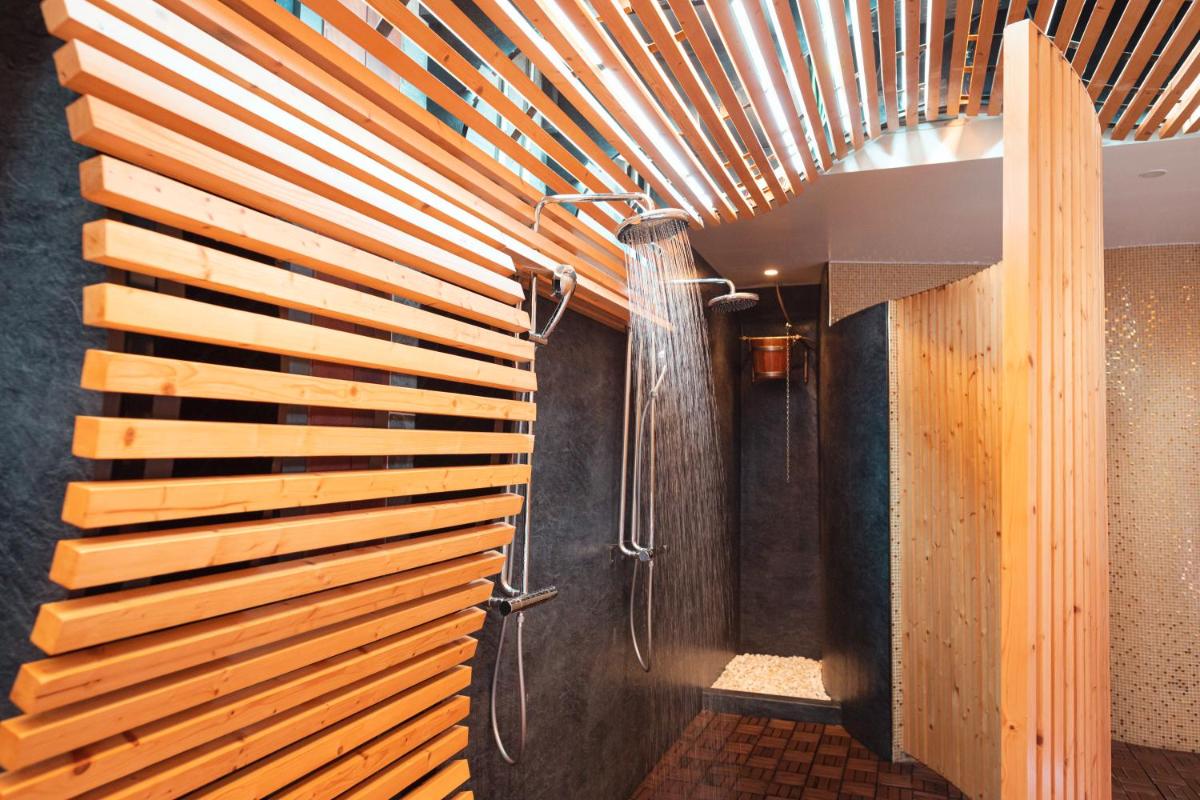 Un baño de Bohemia Suites & Spa - Adults Only