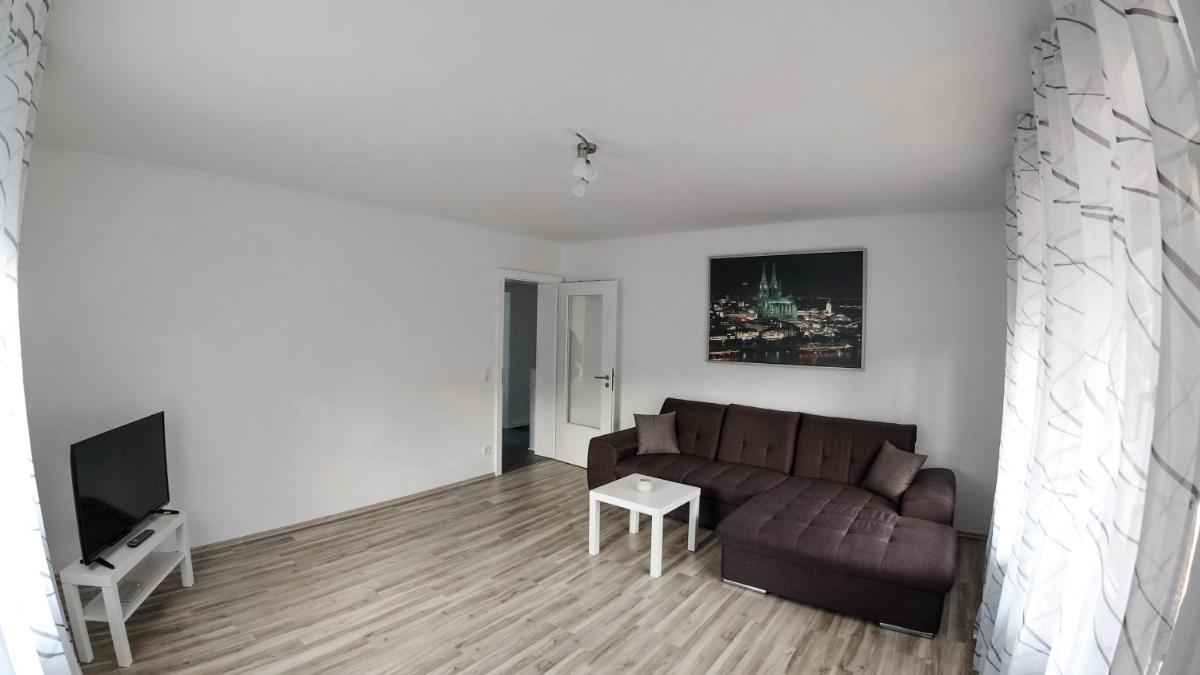 Private and cozy Apartment in Refrath near Cologne - Housity