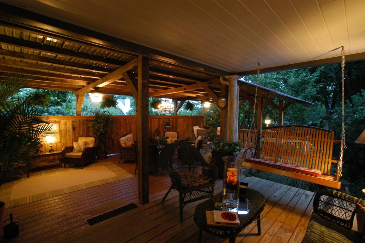 1825 Inn Bed and Breakfast - Housity