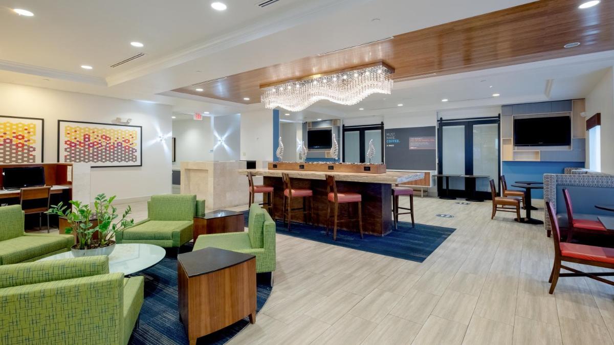 Holiday Inn Express-International Drive, an IHG Hotel - Housity