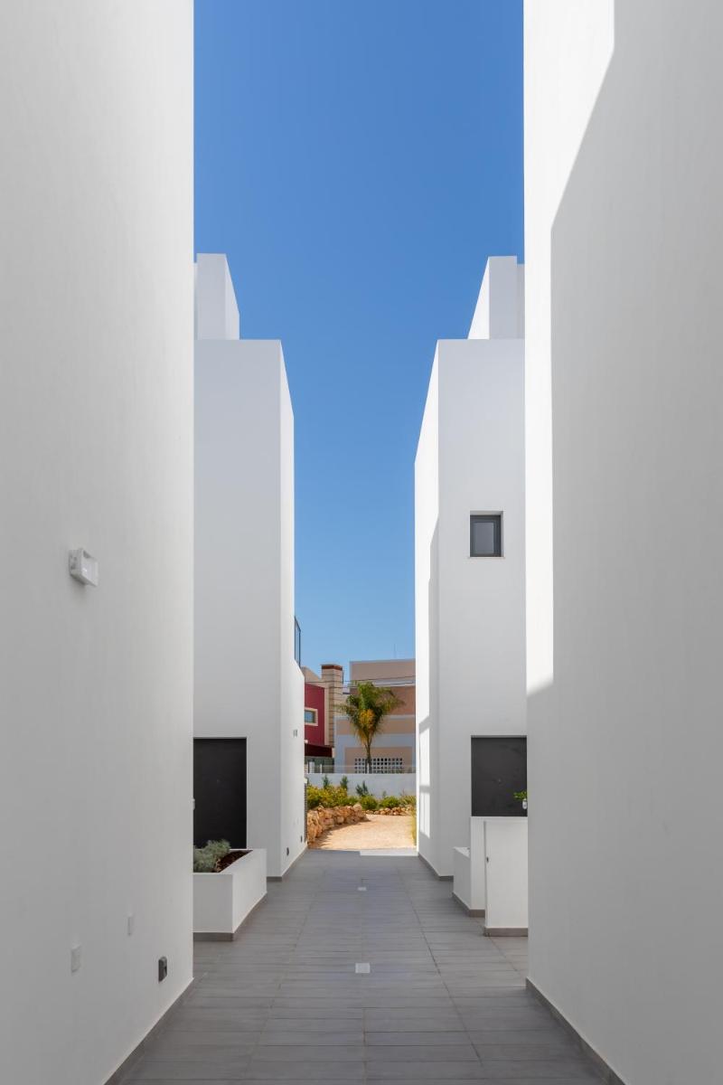 Luxury Townhouse with Pool in Alvor - Housity
