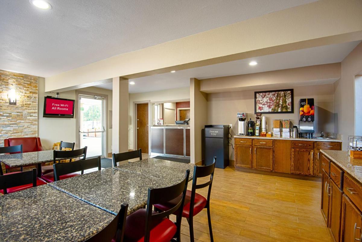 Red Roof Inn Cameron - Housity