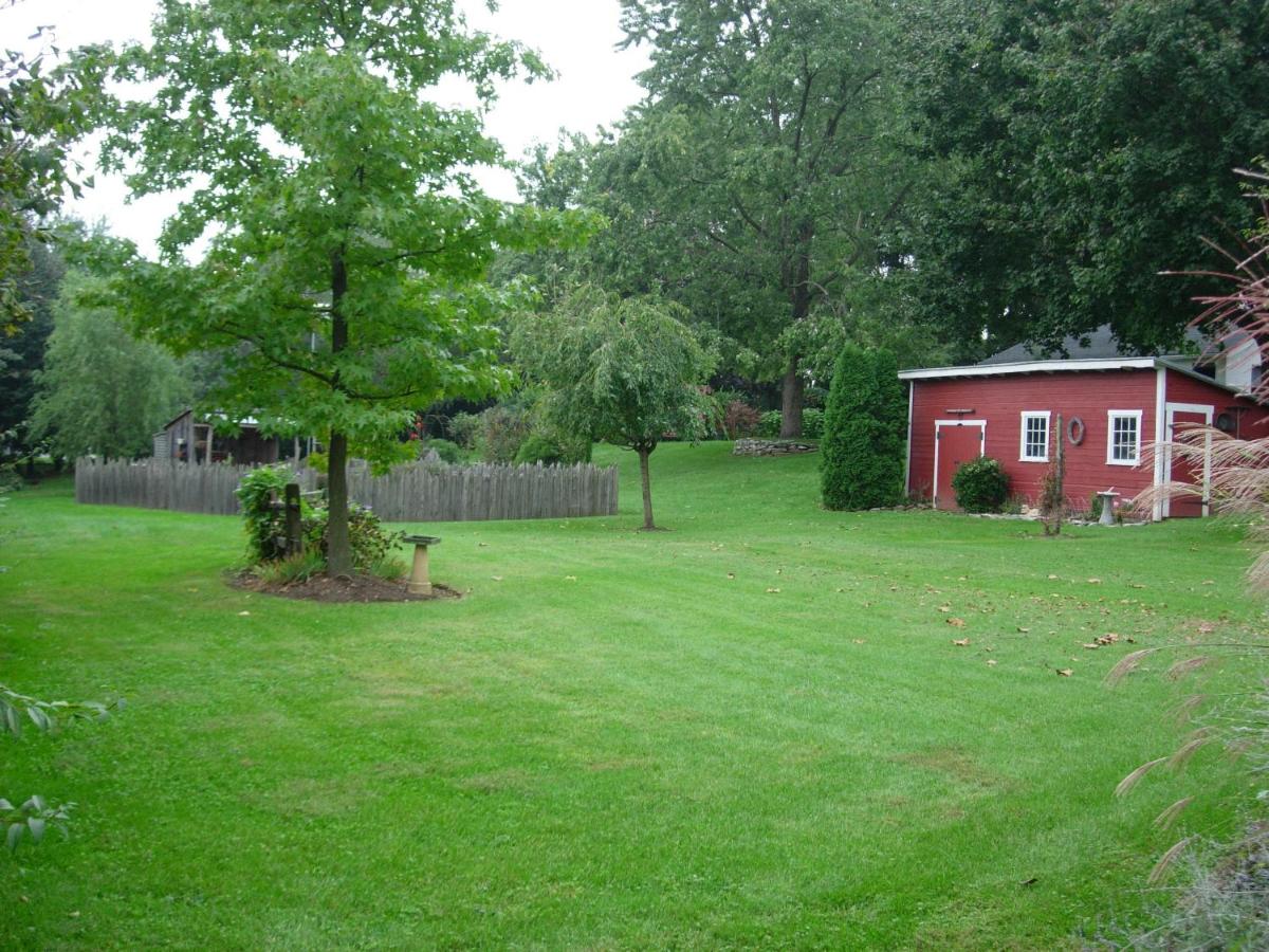1825 Inn Bed and Breakfast - Housity