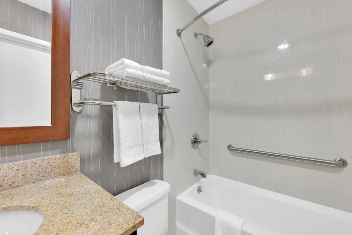Hotel Pergola Jamaica JFK - Housity