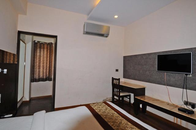 Hotel Rudra Vilas - Housity