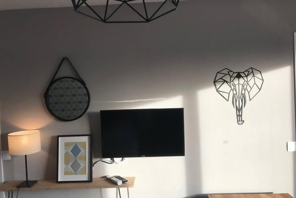 POILUS : Studio neuf avec PARKING - Housity